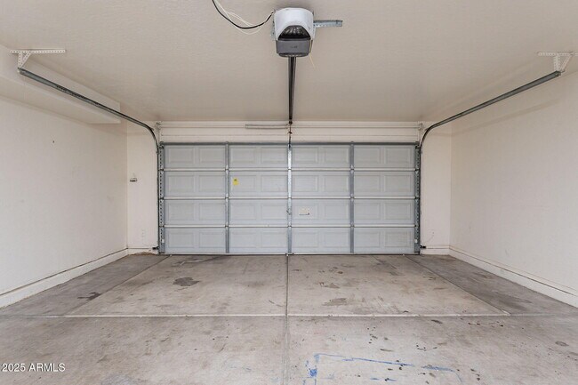 Building Photo - 15885 W Apache St