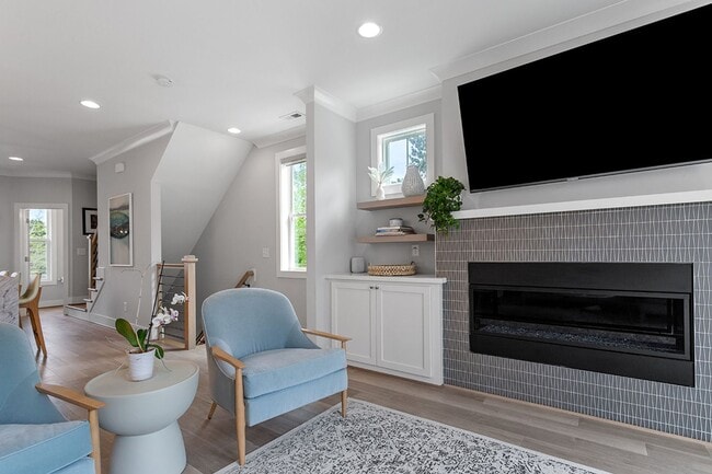 Building Photo - Stunning 3BD, 3.5BA Raleigh Townhome on a ...