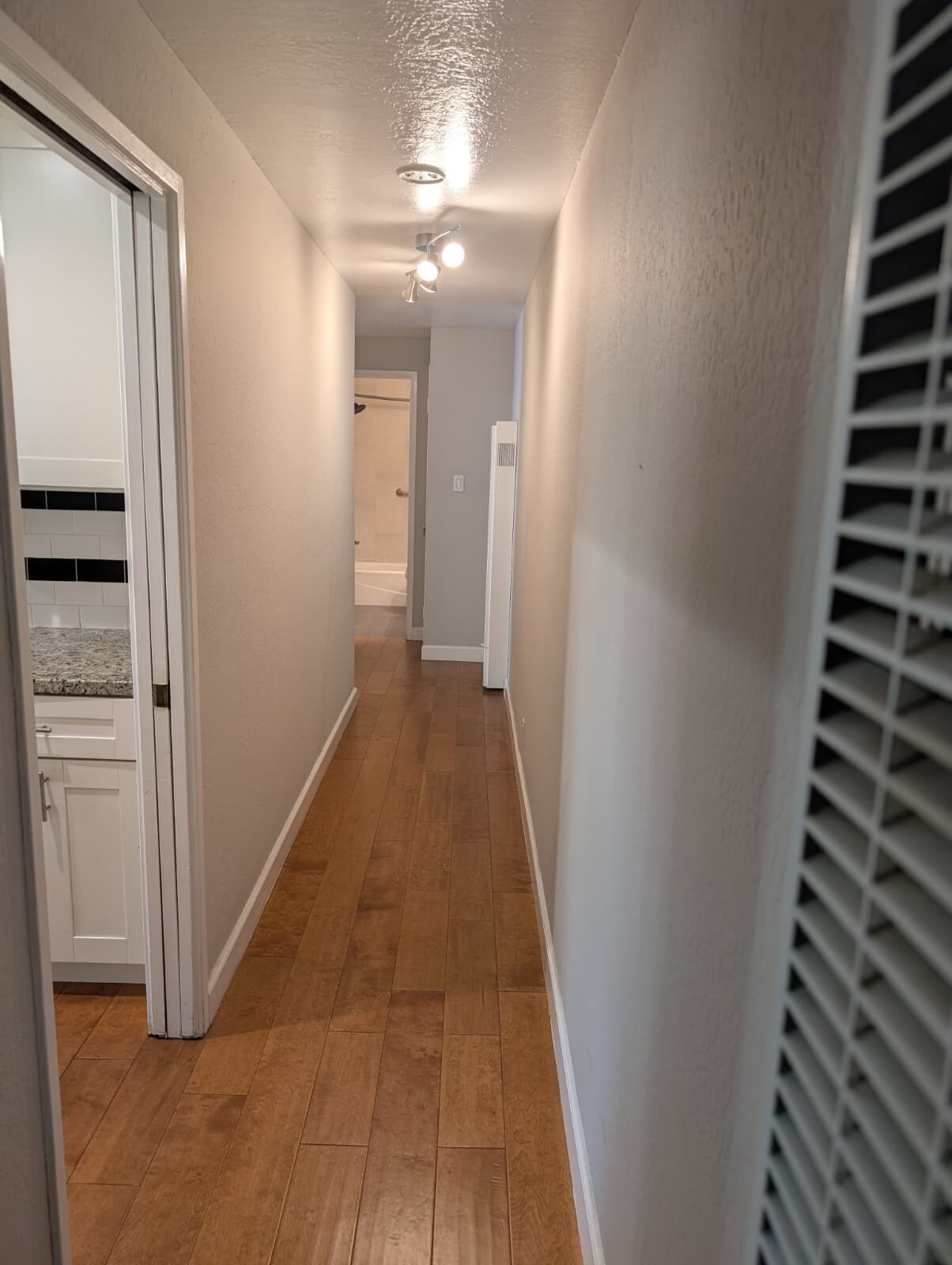 Building Photo - 280 Easy St