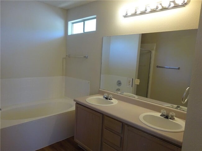 Building Photo - 1908 Lantana Dr