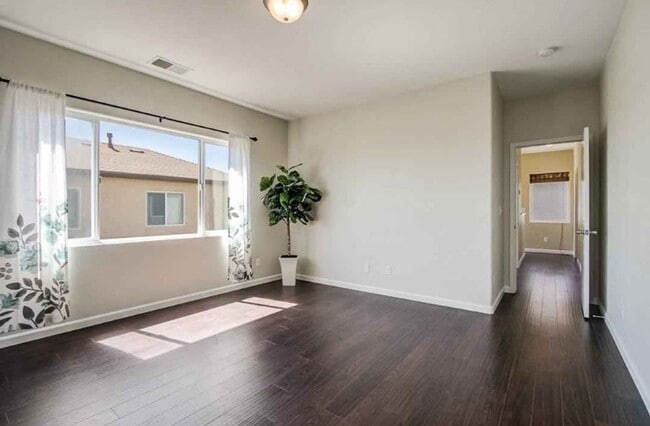 Building Photo - 7479 E Giavanna Ave