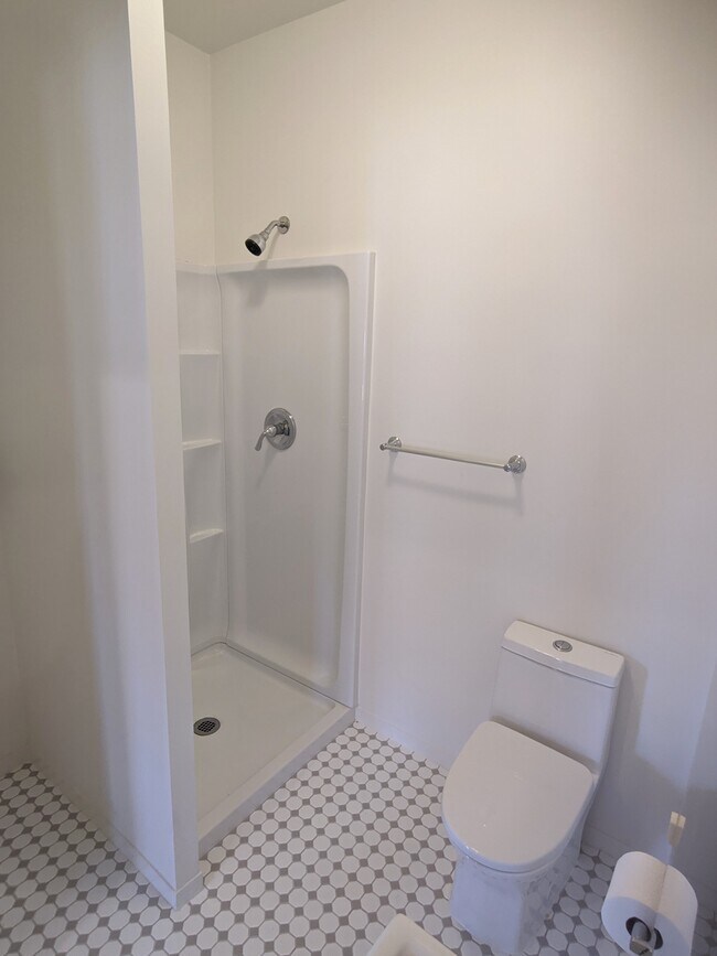 Bathroom 2 - 128 E Avenue 32