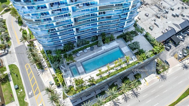 Building Photo - 17550 Collins Ave