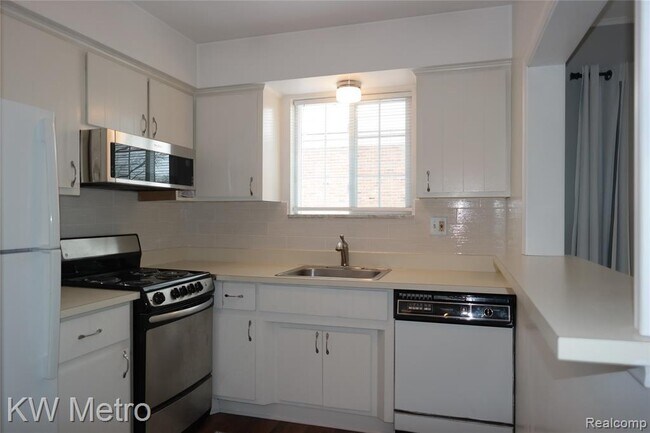 Building Photo - 630 Ann St