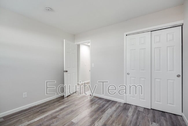 Building Photo - 9609 Helmsley Way