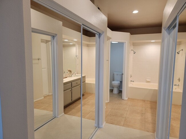 Building Photo - Creekside 1st Floor Condo