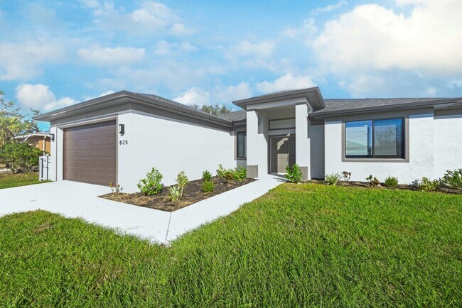Building Photo - Charming 3BR House in Cape Coral