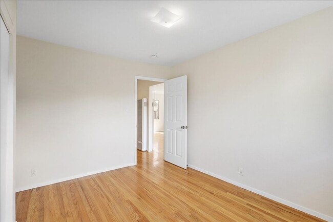 Building Photo - 2208 Buena Vista Ave