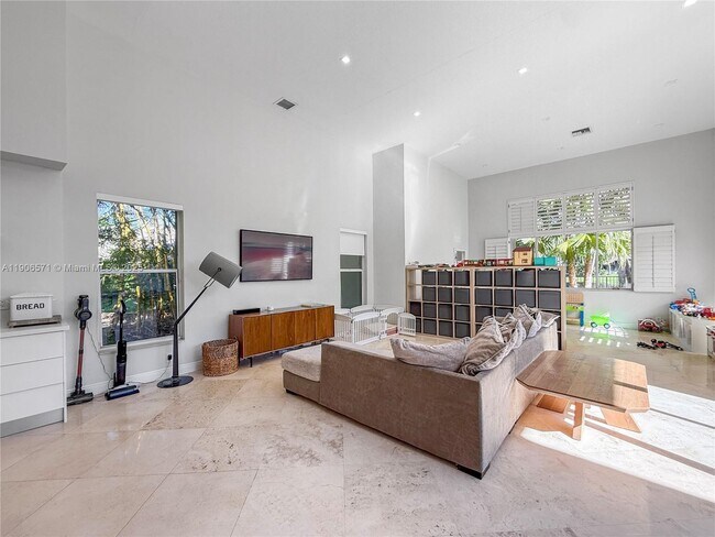 Building Photo - 2514 Poinciana Dr