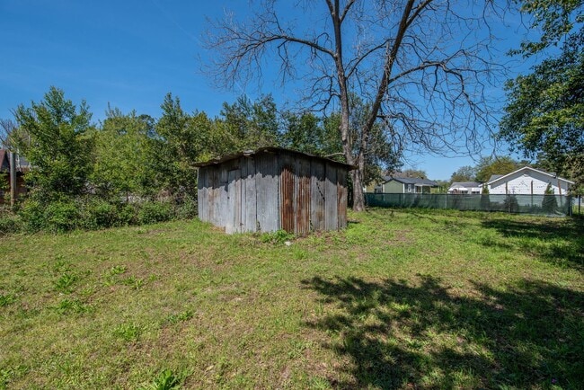 Building Photo - Updated 2 BD/ 2 BA home in Harrisburg avai...