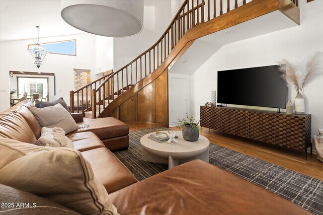 Building Photo - 1025 E Morten Ave