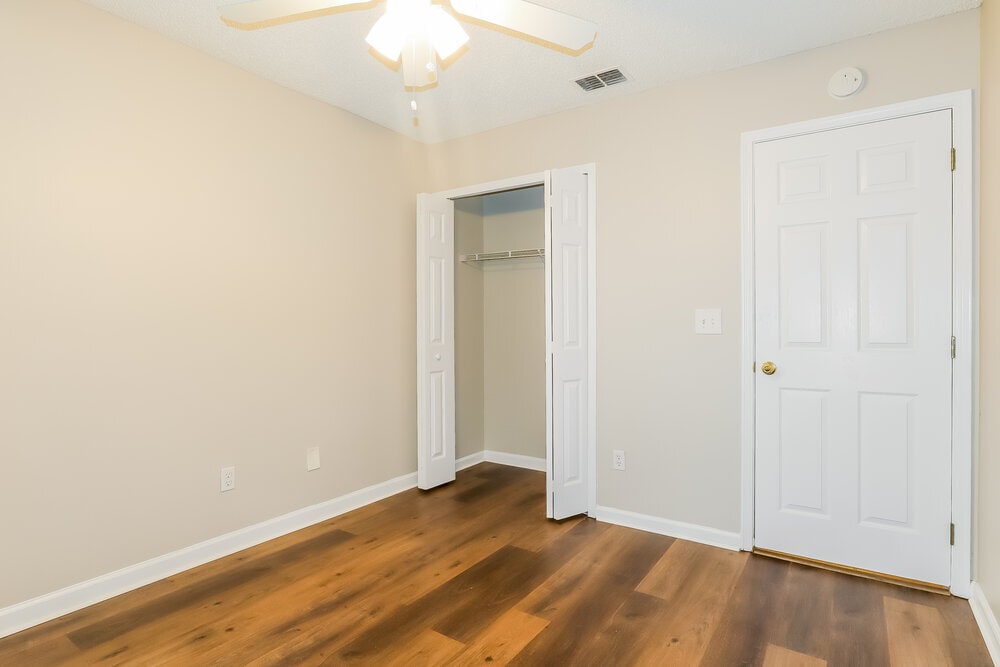 Building Photo - 11250 Hudderfield Cir S