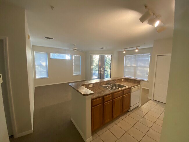 Building Photo - 6151 Metrowest Blvd