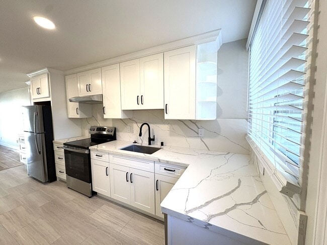 Building Photo - 1327-1329 Judah Street