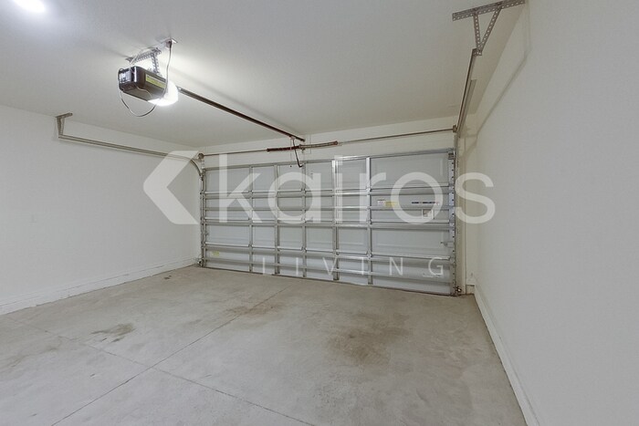 Building Photo - 8620 SW 43rd Ter