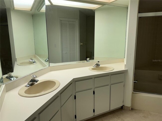 Building Photo - 2450 Sweetwater Country Club Dr