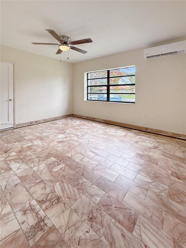 Building Photo - 3390 SW 75th Ave