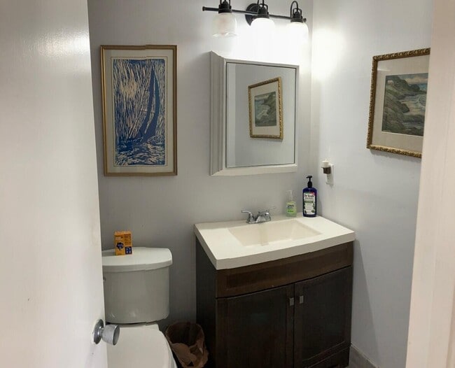 Building Photo - 171 West Dr