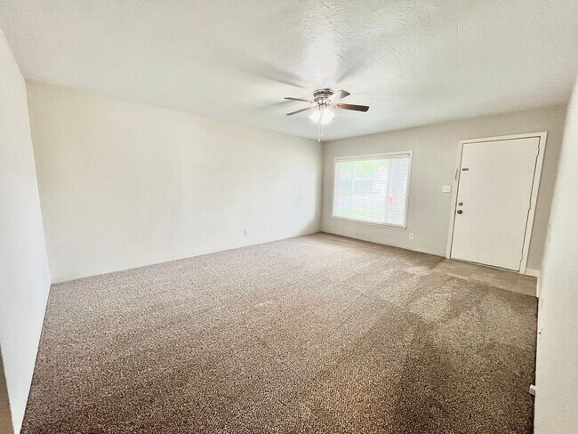 Building Photo - 1714-1716 Madrone Avenue