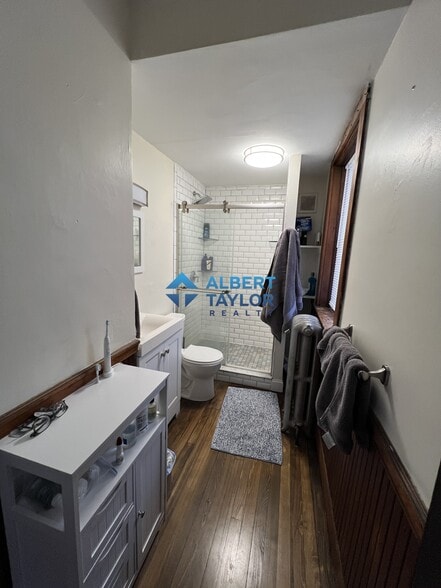 Bathroom 1 - 10 Fairfield St