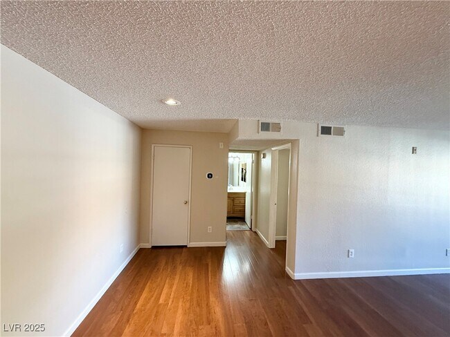 Building Photo - 220 Mission Newport Ln