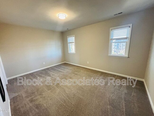 Building Photo - 2922 Glenridge Dr