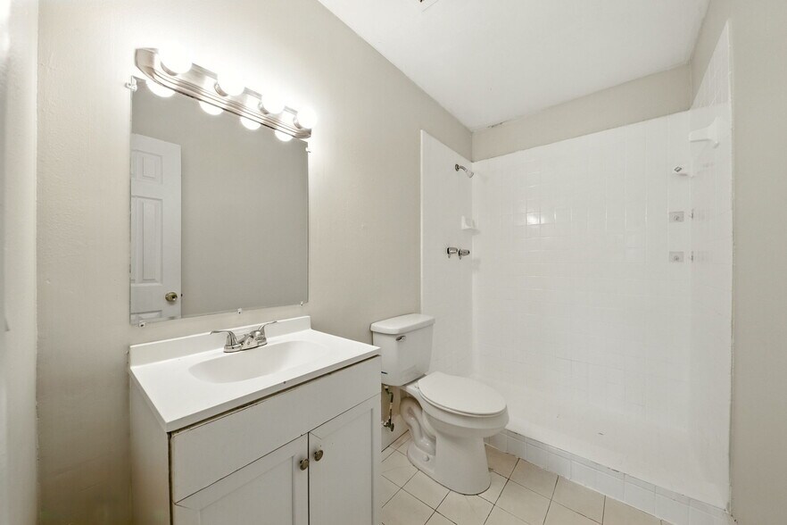 Building Photo - 17901 NW 68th Ave