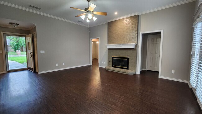 Building Photo - 3817 Yellowstone Pl