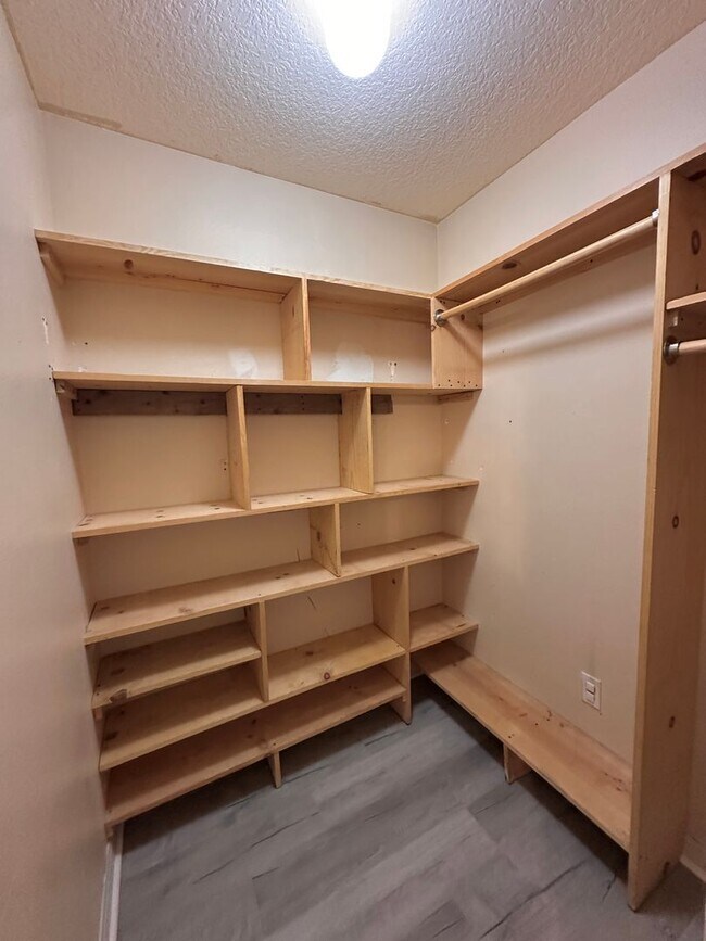 Building Photo - 53 Birchwood Dr