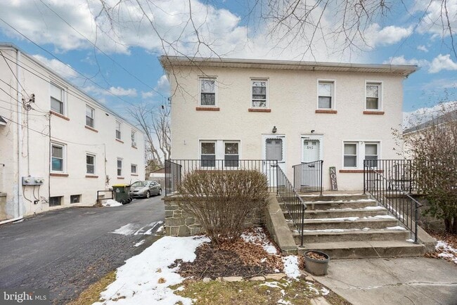 Building Photo - 547 Northbrook Rd