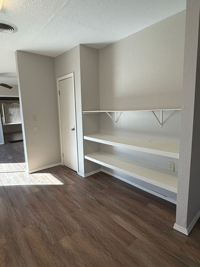 Building Photo - Recently renovated 2 or 3 bedroom with New kitchen