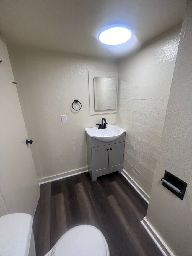 Building Photo - 1206 Gregory Way