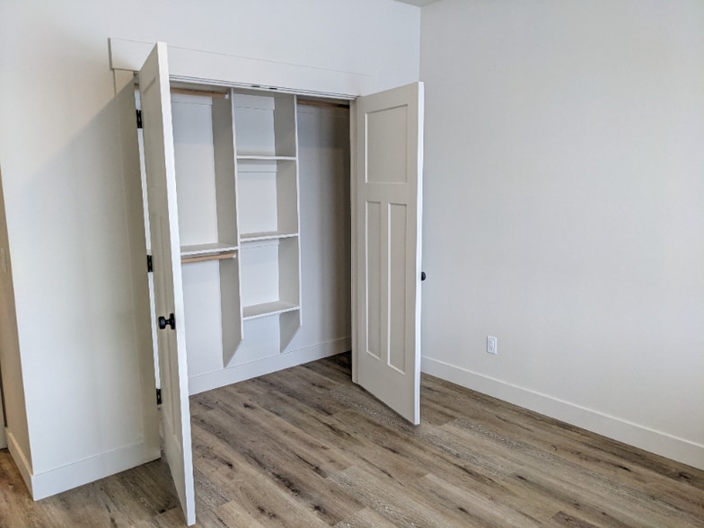 Building Photo - 4039 Snowberry Ave