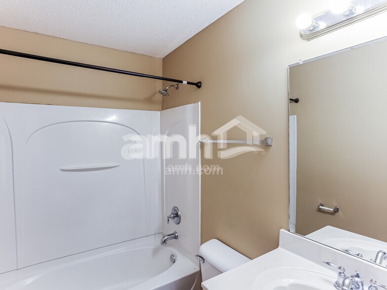 Building Photo - 11594 Milton Meadows Dr