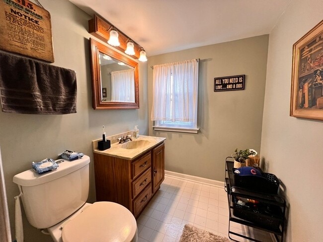 Building Photo - 1N261 Stacy Ct