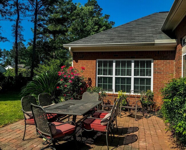 Building Photo - Available now! Evans Home in Greenbrier School District!
