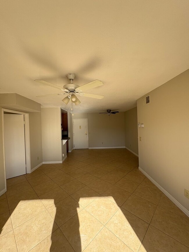 Building Photo - Huge 3 Bedroom 2 Bathroom in Resort Style Community in Mission Valley