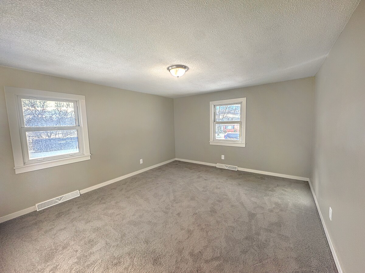 Master Bedroom - 553 Mill St