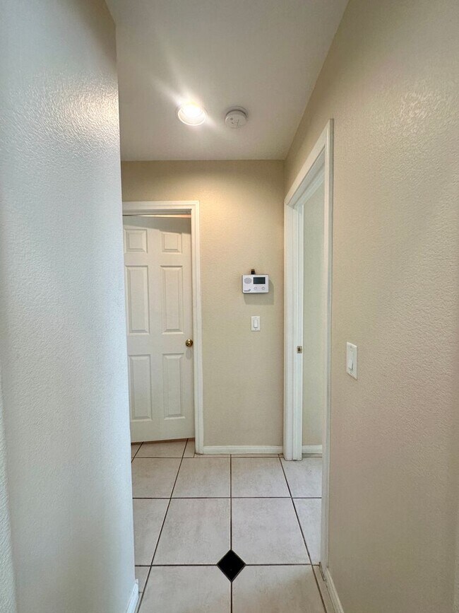 Building Photo - 7607 Pioneer Ranch Ave