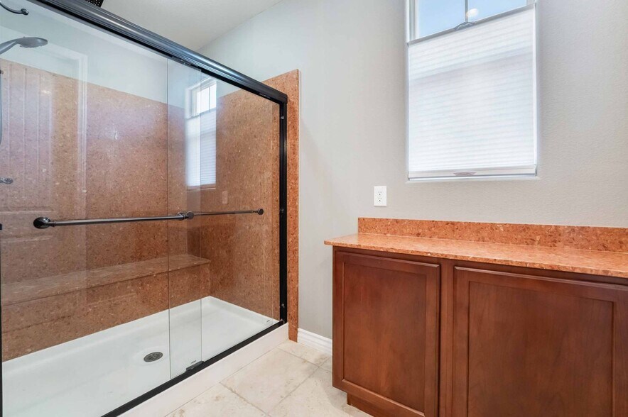 Master shower - 3160 Color Palette Ave