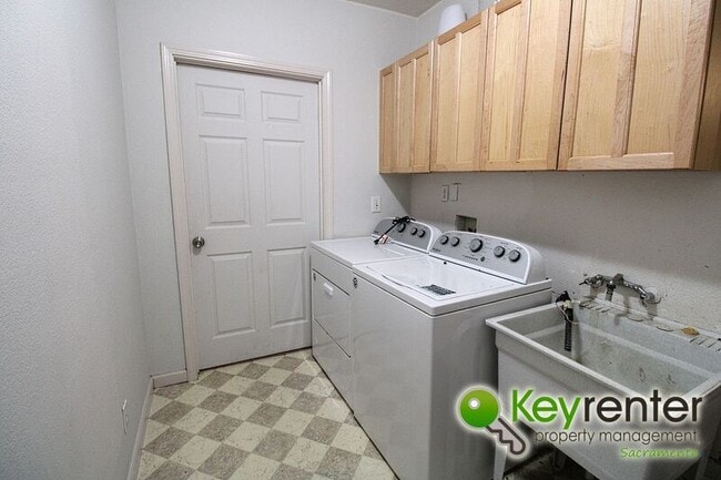 Building Photo - 3429 Braeburn St