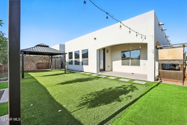 Building Photo - 221 Epsom Dr