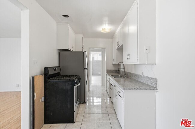 Building Photo - 2544 Thurman Ave.