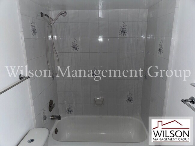 Building Photo - 1420 Flamingo Dr