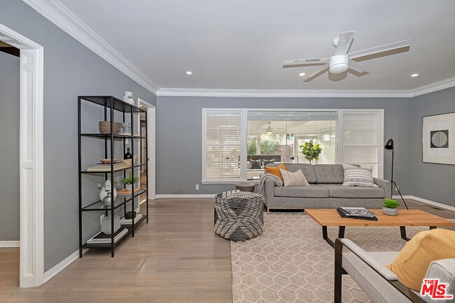 Building Photo - 852 11th St