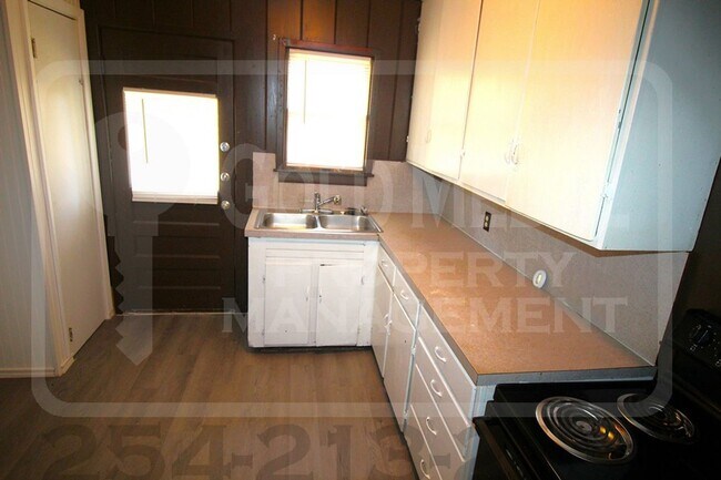 Building Photo - 625 Brook Dr