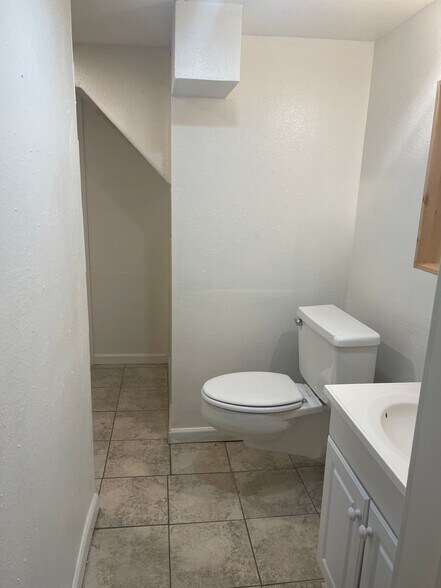 Building Photo - 3935 NE 15th Ave