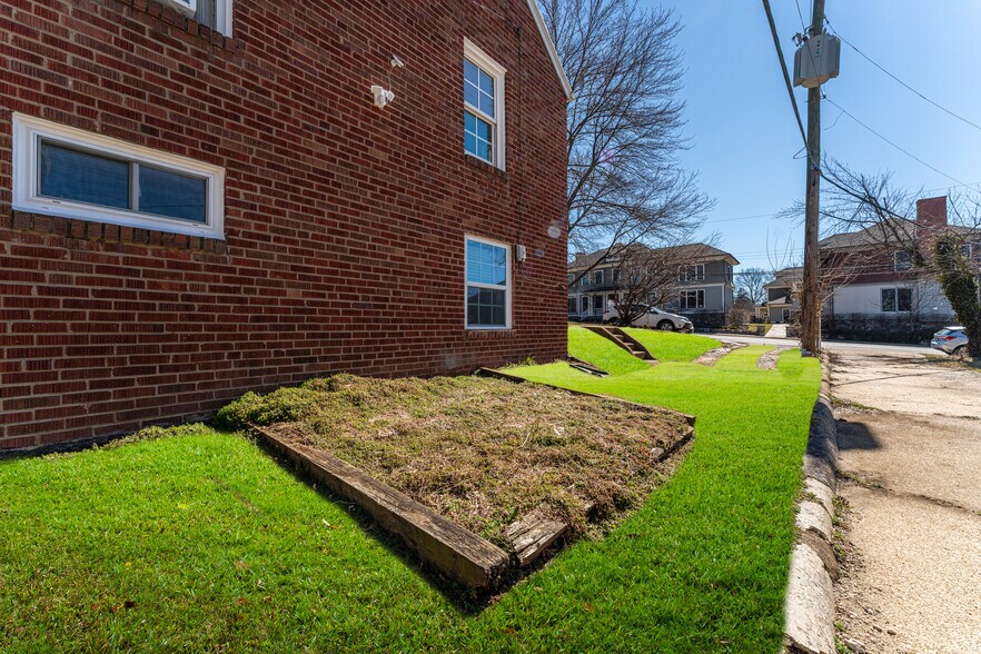 Garden plot for veggies or flowers! - 4607 N Carlin Springs Rd