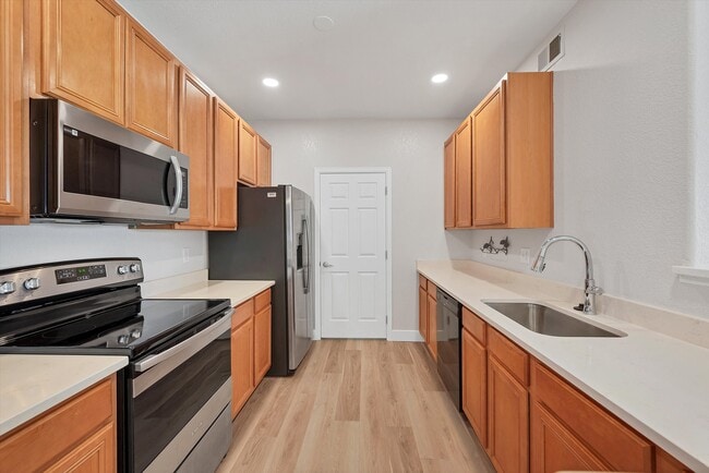 Building Photo - 15700 E Jamison Dr