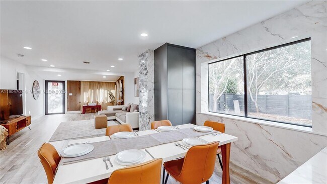 Building Photo - 2525 Garfield St